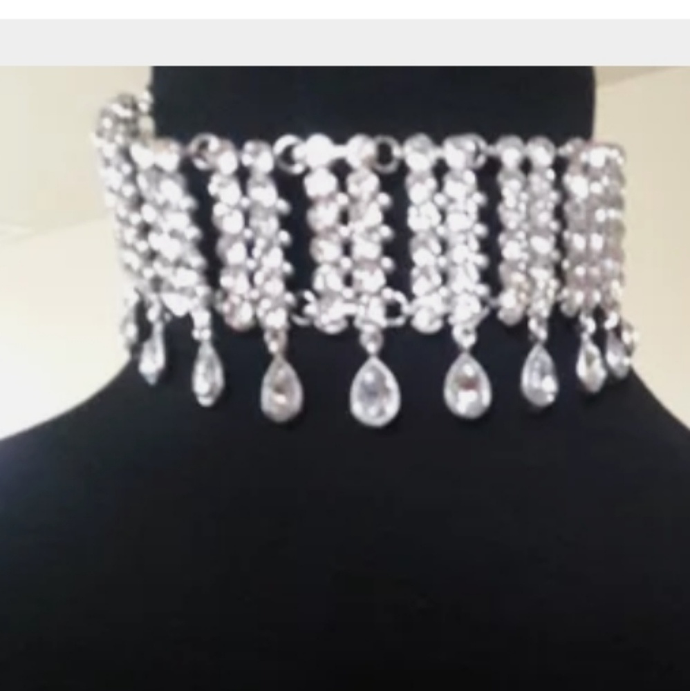 Teardrop choker in silver